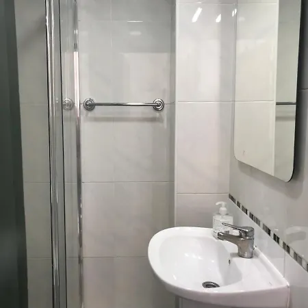 Sublime Yellow Bedroom Проживание в семье
