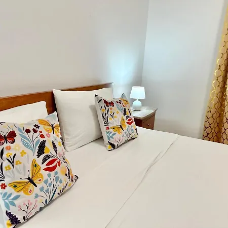 Sublime Yellow Bedroom Лиссабон