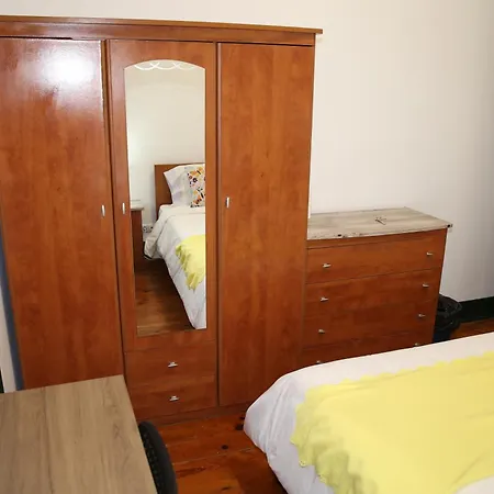 Sublime Yellow Bedroom Проживание в семье